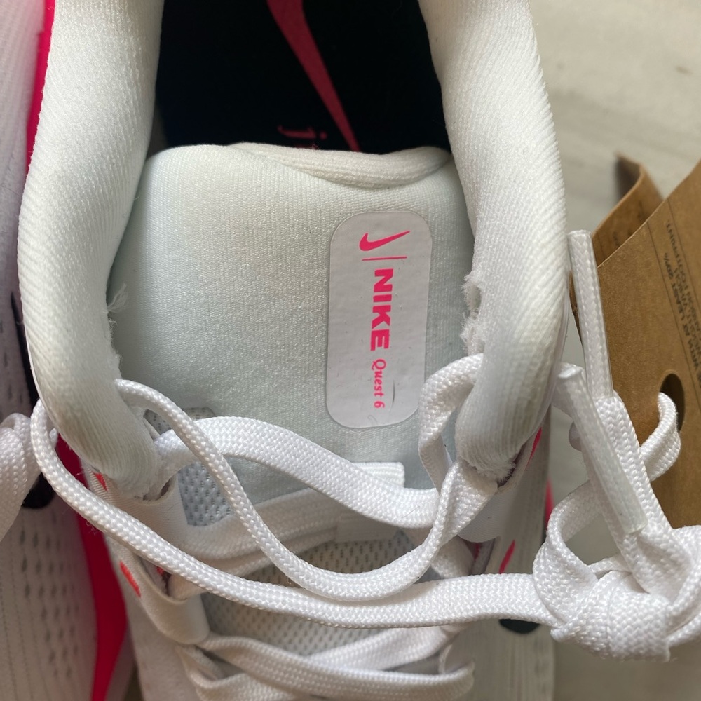 Nike Women's Quest 6 White and Hot Pink Athletic Shoes - NWOB never worn - Picture 5 of 5